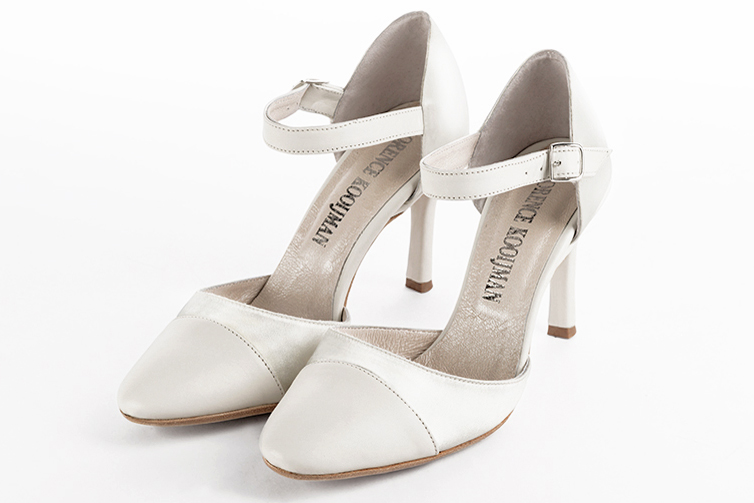 Off white women's open side shoes, with an instep strap. Round toe. Very high slim heel. Front view - Florence KOOIJMAN